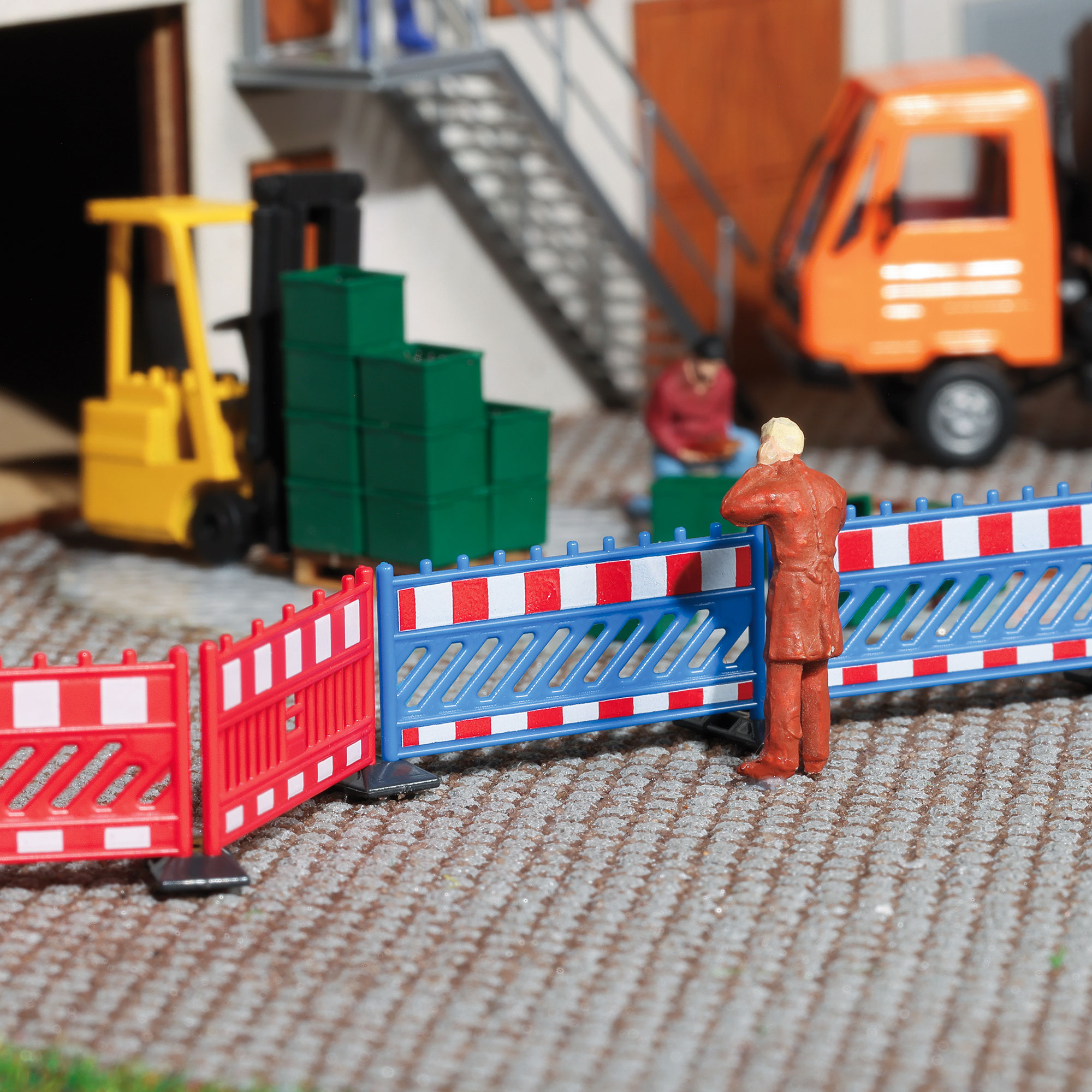 Schrankenzaun, blau/rot