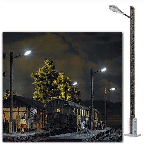 -4001738108002-Straßenleuchte mit Holzmast