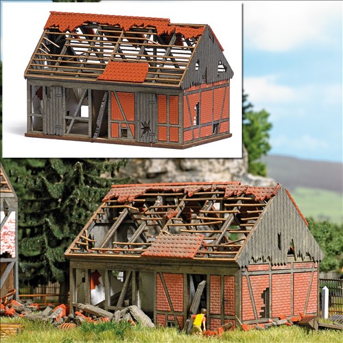 -4001738016697-Verfallene Stallung