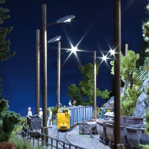 -4001738041545-Straßenleuchte mit Holzmast