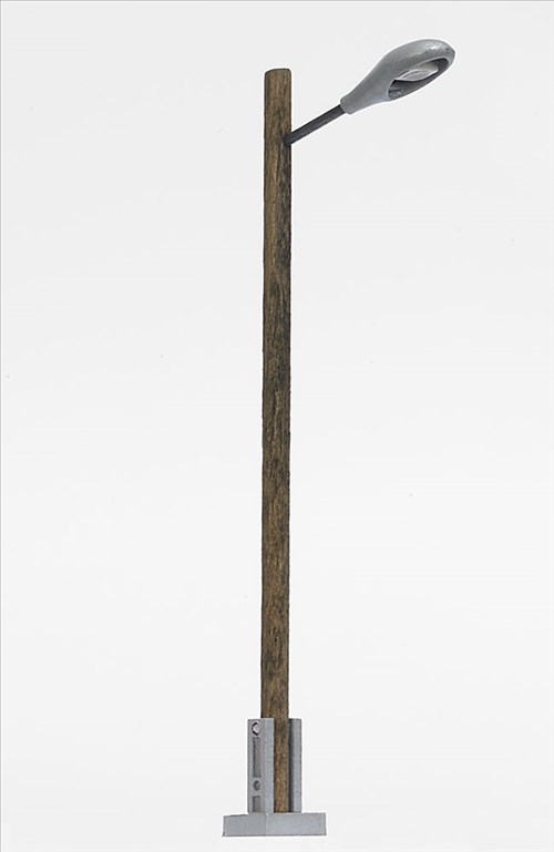 -4001738087444-Straßenleuchte mit Holzmast