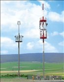 -4001738010213-Zwei Mobilfunkmasten
